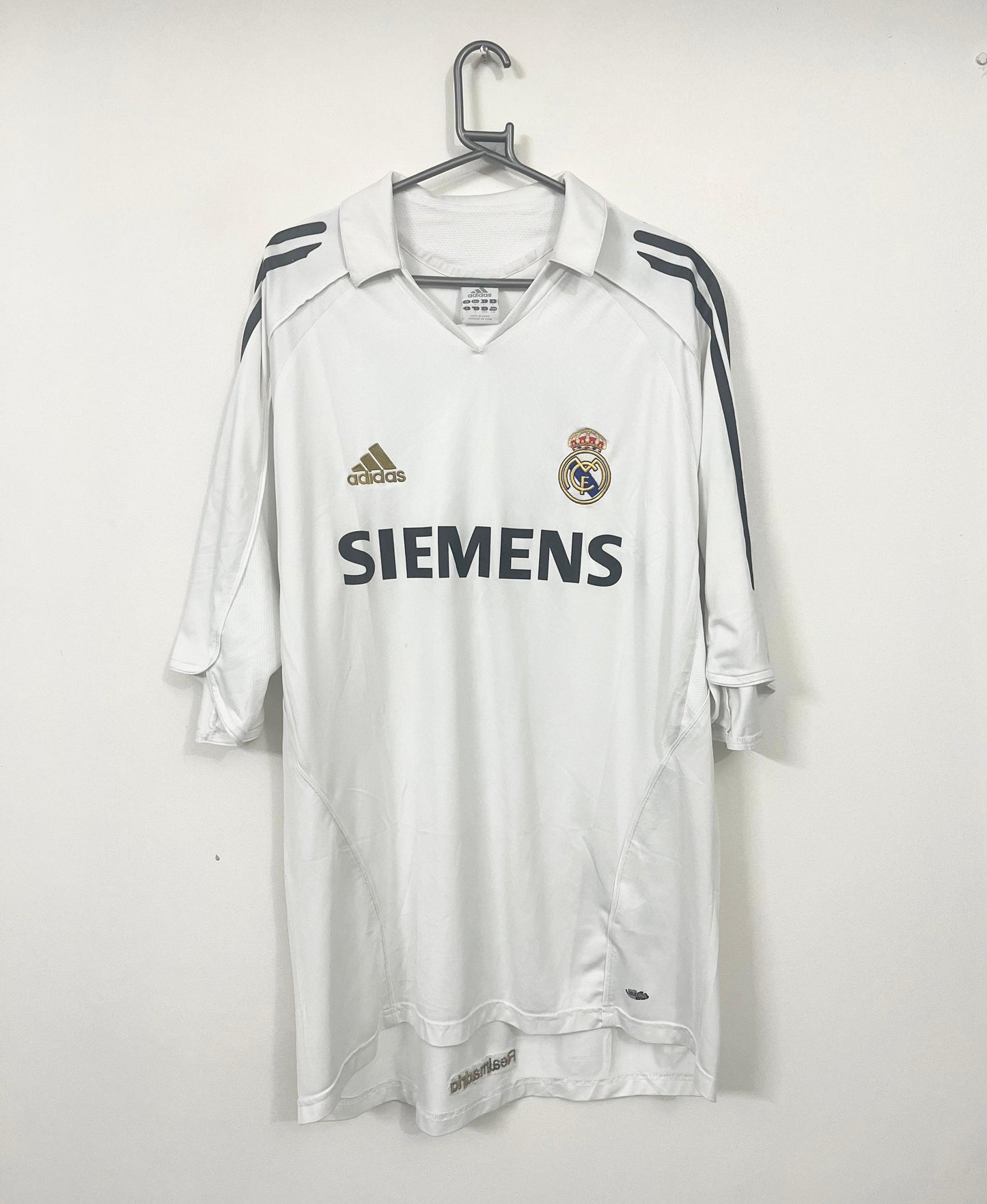 Real Madrid 2005-06  home shirt , Ronaldo 9 , L size