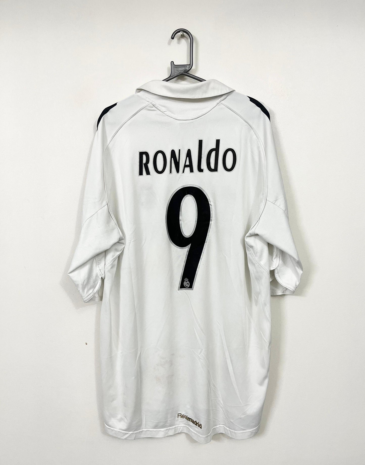 Real Madrid 2005-06  home shirt , Ronaldo 9 , L size