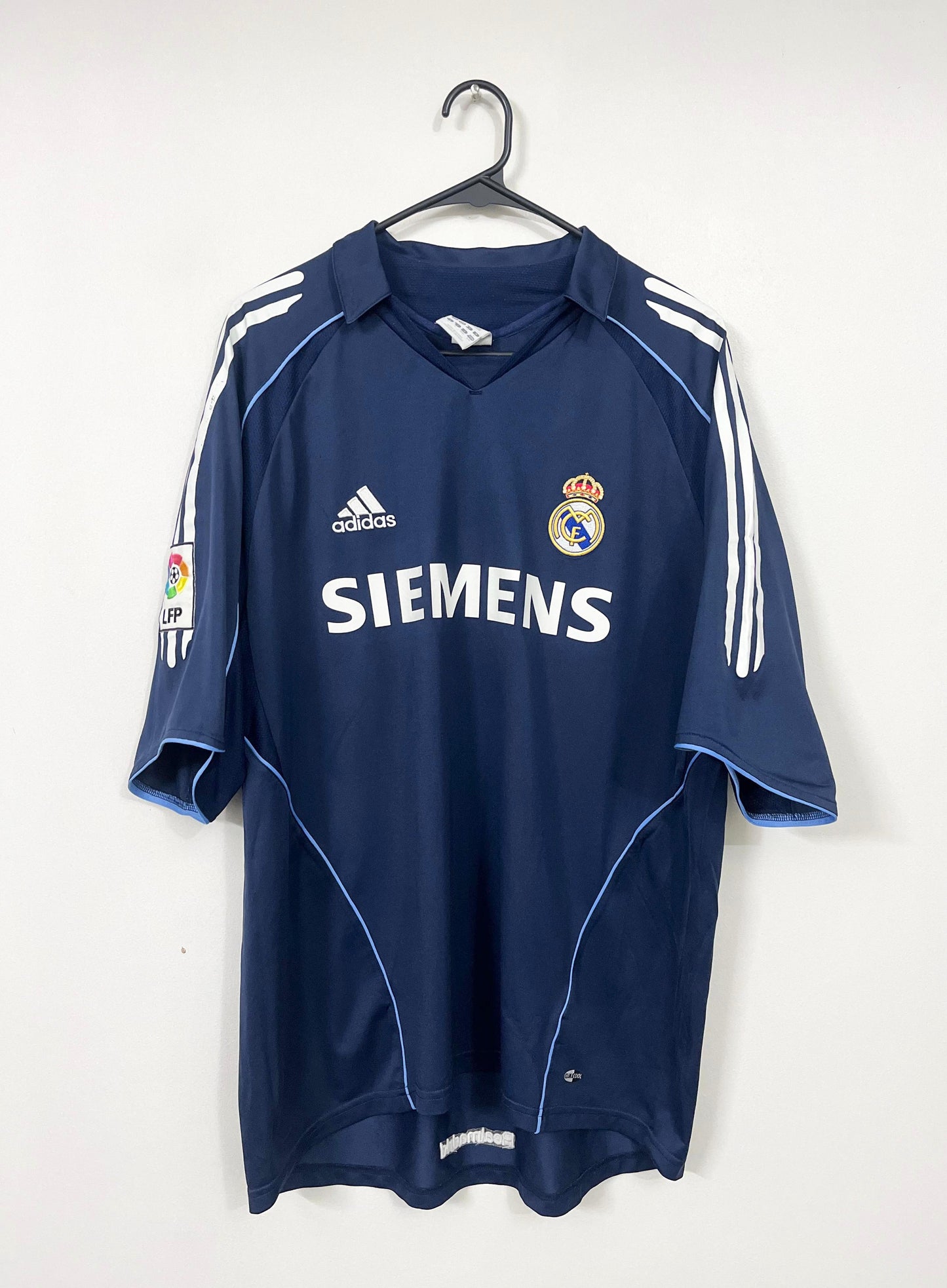 Real Madrid 2005-06 away shirt, L size